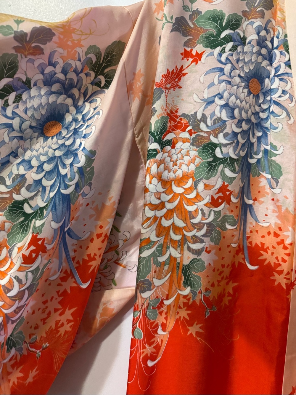 Authentic JAPANESE 100% SILK KIMONO Red and Cream Floral Kimono from Japan - Picture 6 of 8